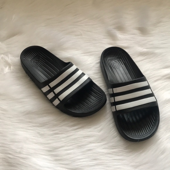 adidas sliders size 4